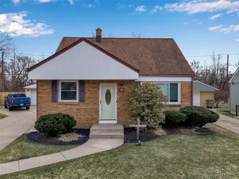 138 Cathedral Ln, Cheektowaga, NY 14225