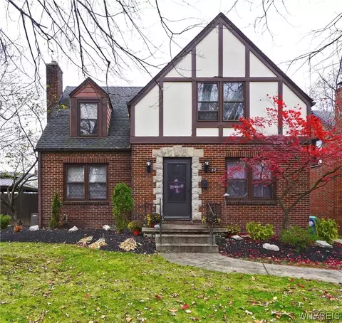 32 Crosby Blvd, Amherst, NY 14226