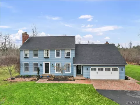 281 Westwood Rd, Lancaster, NY 14086