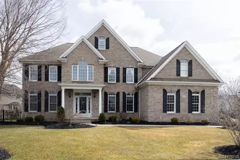 52 Prince Of Wales Ct, Amherst, NY 14221