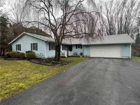 6140 Prospect St, Newfane, NY 14108