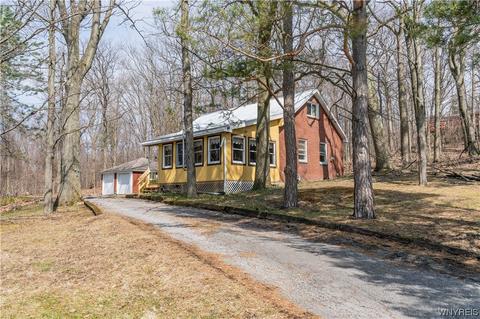 5754 Seufert Rd, Orchard Park, NY 14127