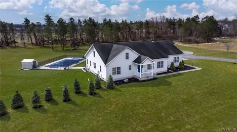11071 Howe Rd, Newstead, NY 14001