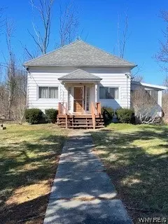 962 Brant Farnham Rd, Brant, NY 14081