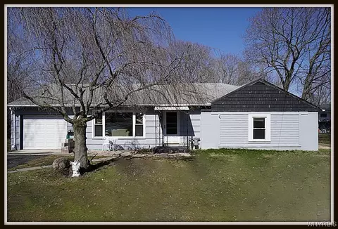 1561 Ridge Rd, Lewiston, NY 14092