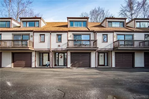 354 Old Meadow Dr #H, East Amherst, NY 14051
