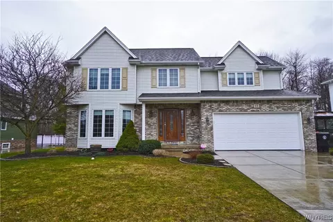 13 Regency Ct, Bowmansville, NY 14026