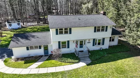 872 Porterville Rd, Aurora, NY 14052