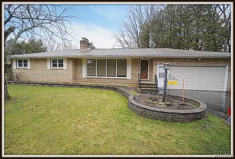 464 Meadow Ln, Alden, NY 14004