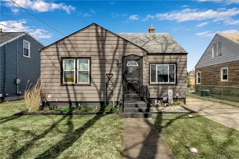 7820 Lindbergh Ave, Niagara Falls, NY 14304