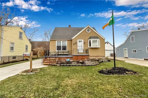 26 Spruce Rd, Amherst, NY 14226