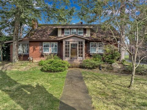 392 Girard Ave, Aurora, NY 14052