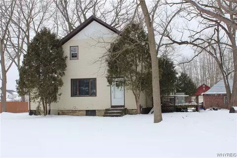 7216 Schultz Rd, Wheatfield, NY 14120