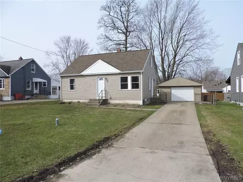 2271 Pleasant Ave, Lake View, NY 14085