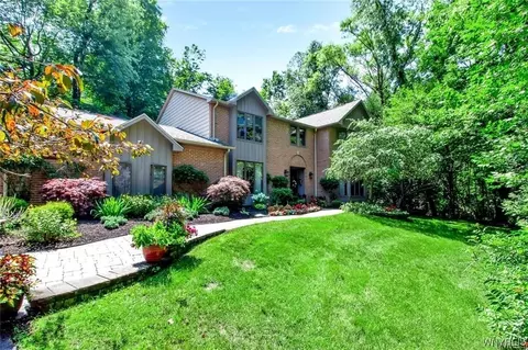 6406 Woodberry Ct, East Amherst, NY 14051