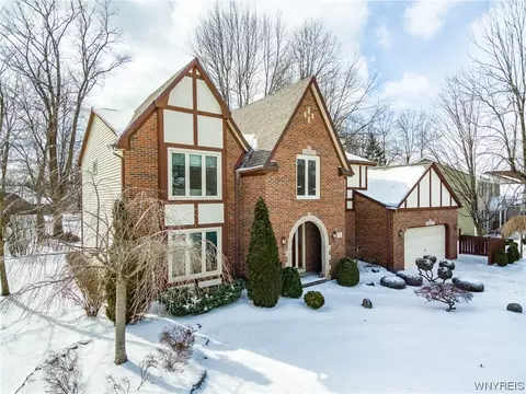 128 Quail Hollow Ln, East Amherst, NY 14051