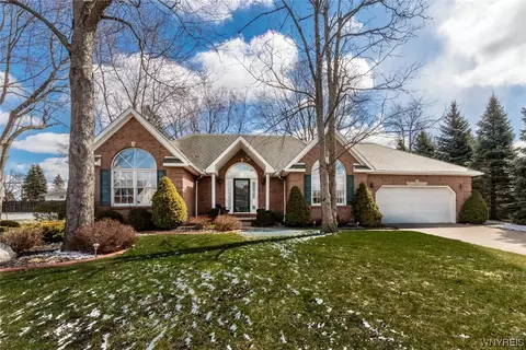 4175 Thornwood Ln, Buffalo, NY 14221