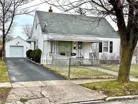 809 90th St, Niagara Falls, NY 14304
