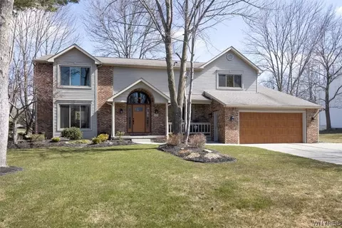 65 Old Orchard Ln, Orchard Park, NY 14127