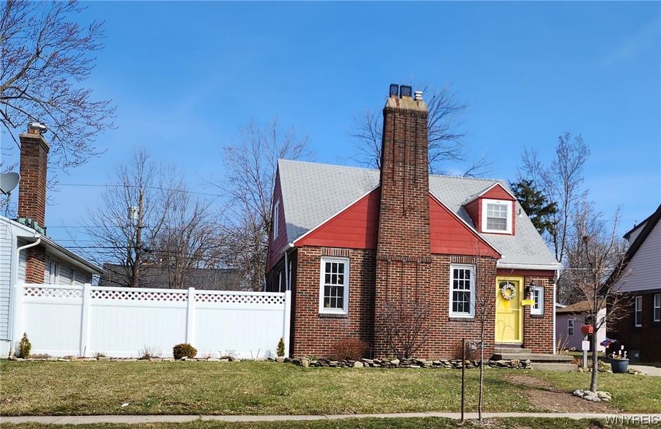 85 Woodward Ave, Kenmore, NY 14217