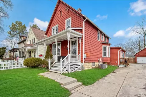 37 School St, Lancaster, NY 14086