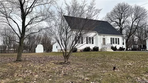 818 Fisher Rd, West Seneca, NY 14224