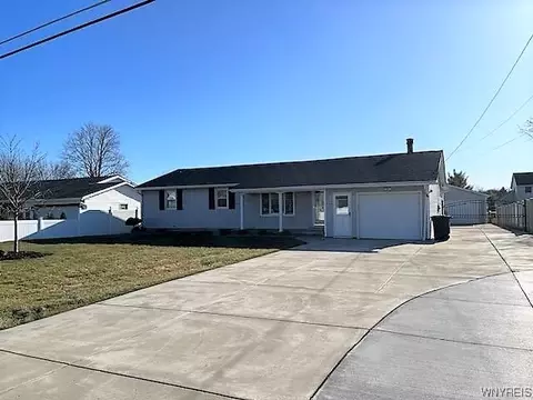 7253 Nickett Dr, Wheatfield, NY 14120