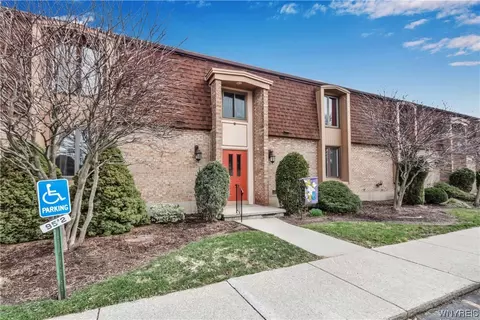 95 Greenwich Dr #3, Amherst, NY 14228