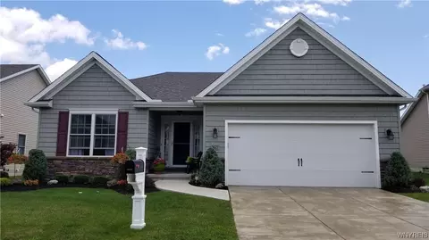 5566 Chatham Ln, Clarence Center, NY 14032