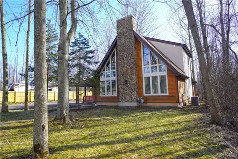 6376 Rounds Rd, Newfane, NY 14108
