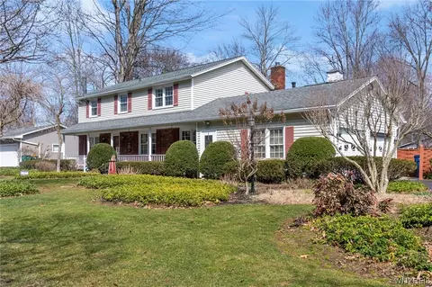 127 Brentwood Ln, Perinton, NY 14450