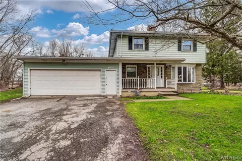 6693 Wick Rd, Lockport, NY 14094