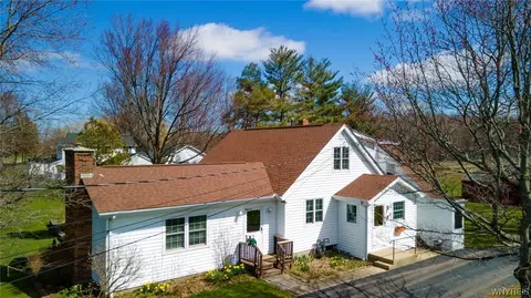 49 Four Rod Rd, Alden, NY 14004