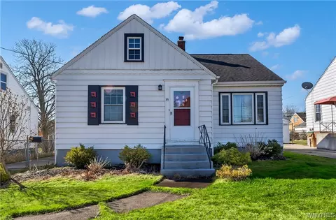 39 Park Edge Dr, Cheektowaga, NY 14225