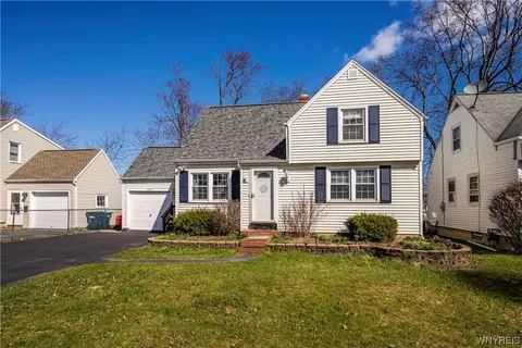 1603 Love Rd, Grand Island, NY 14072