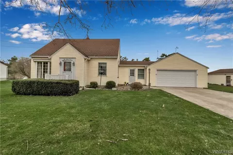 5093 Upper Mountain Rd, Cambria, NY 14094