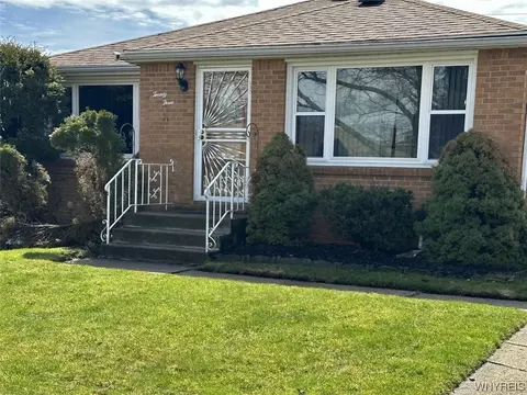 23 Pinewood, Cheektowaga, NY 14225