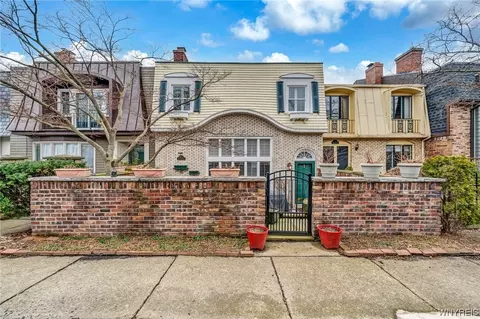 5 Brittany Ln, Buffalo, NY 14222