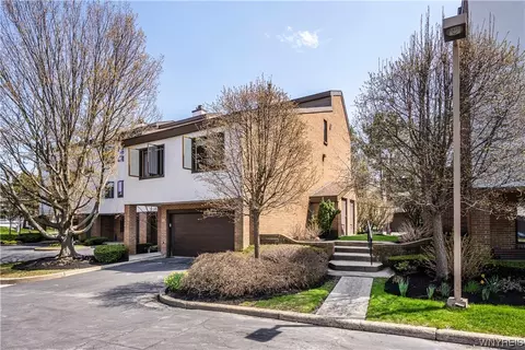 10 Harbour Pointe Cmn, Buffalo, NY 14202