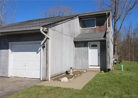 819 Pletcher Rd, Youngstown, NY 14174