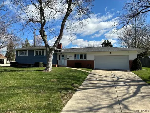 341 Brookwood Dr, Hamburg, NY 14075