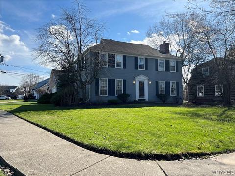 63 Thomas Jefferson Ln, Amherst, NY 14226