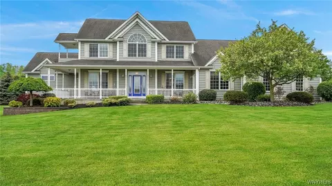 7682 Highland Dr, Royalton, NY 14067