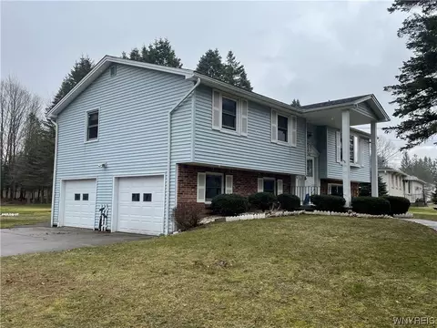 299 S Woodside Dr, Alden, NY 14004