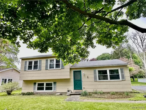 7 Gateway Dr, Batavia, NY 14020