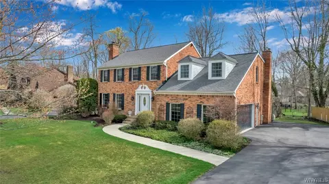 305 Wellingwood Dr, East Amherst, NY 14051
