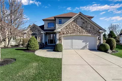58 Summer Hill Ln, Amherst, NY 14221