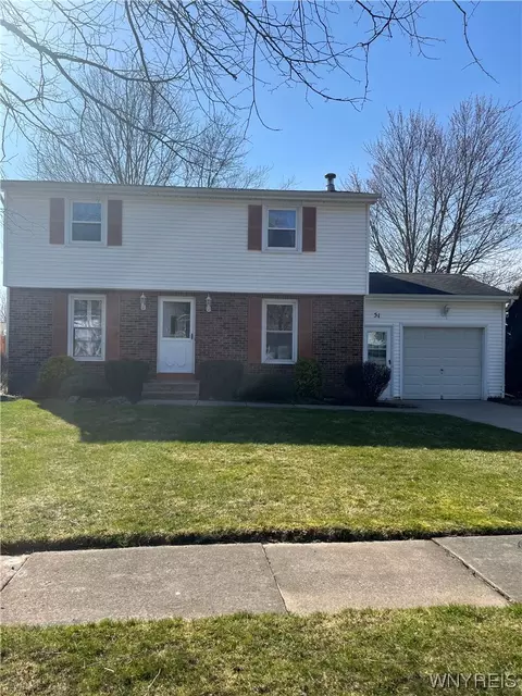 51 E Park Dr, Lockport, NY 14094