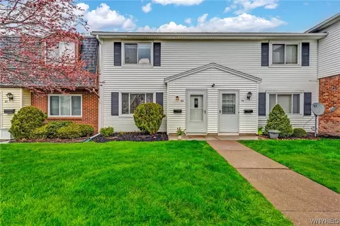 80 Parkview Ct, Lancaster, NY 14086