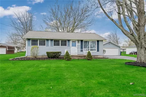 2936 Walck Dr, Wheatfield, NY 14120